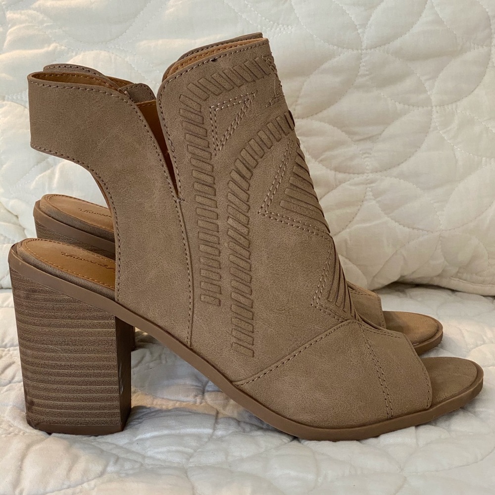 Open Toe Booties 8.5 like Vince Camuto Karinta